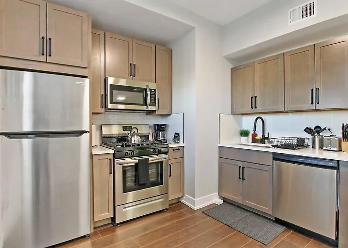 Comfortable 2br - Sunnyside 2f Apartment Chicago